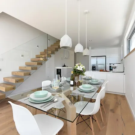 Fuxbau Zadar Mit Boot