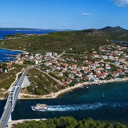 Fuxbau Zadar Mit Boot *