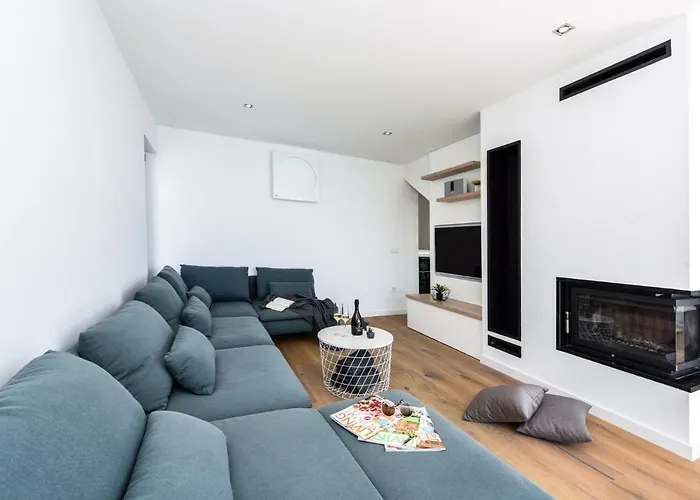 Fuxbau Zadar Mit Boot Vila