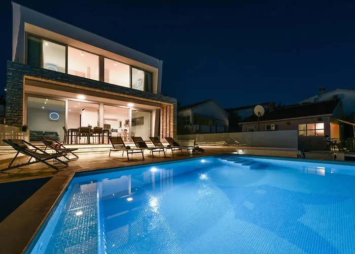 Fuxbau Zadar Mit Boot Vila