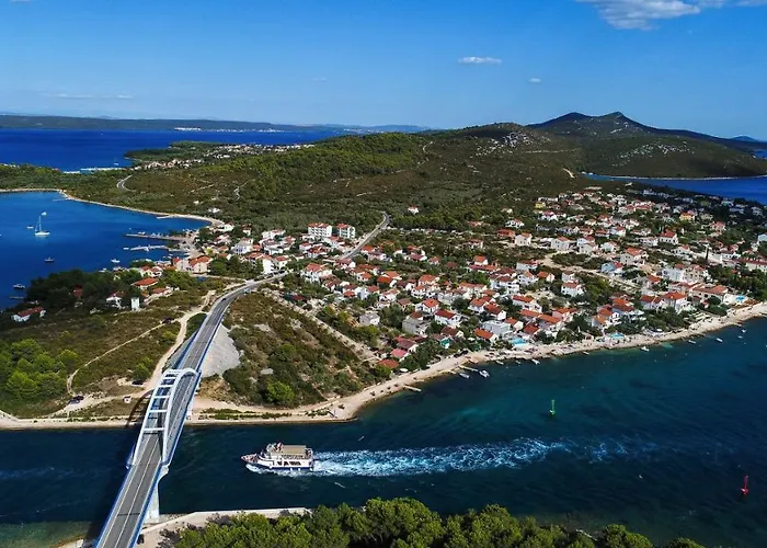 Fuxbau Zadar Mit Boot *