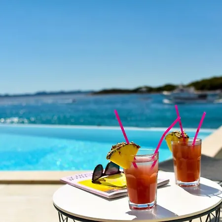 Fuxbau Zadar Mit Boot Ždrelac