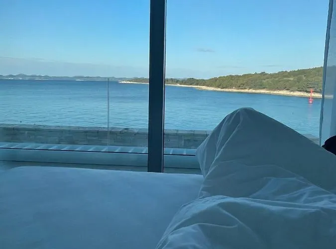 Fuxbau Zadar Mit Boot