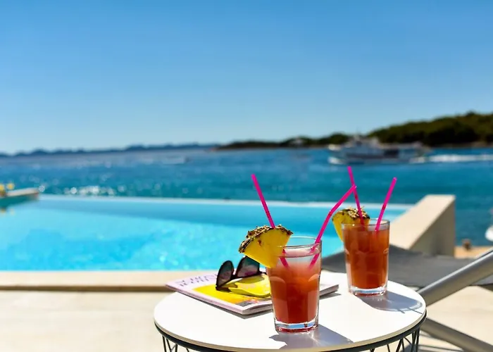 Fuxbau Zadar Mit Boot Ždrelac