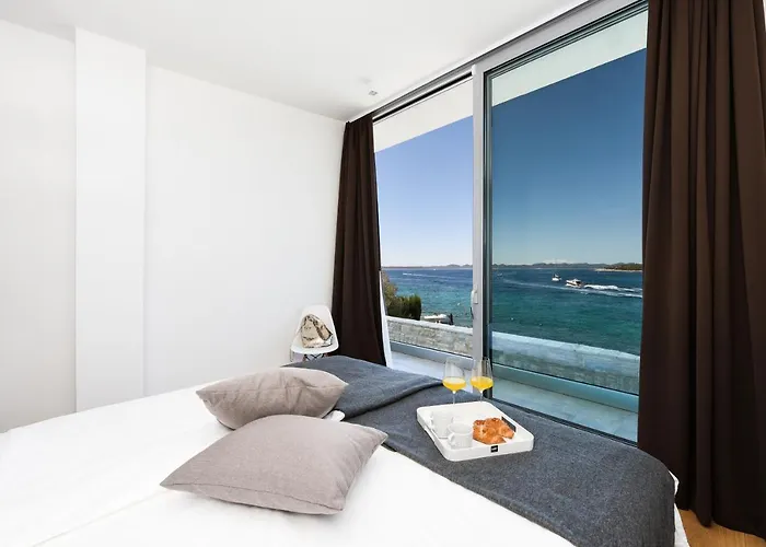 Fuxbau Zadar Mit Boot Ždrelac